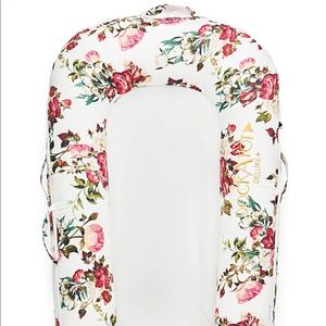 Dockatot Deluxe Floral - La Vie En Rose with extra cover